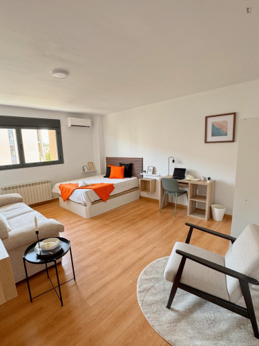 Spacious double bedroom well connected to the city center - Gallery - 9