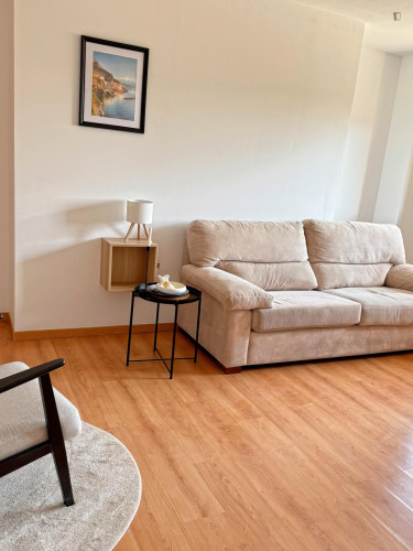 Spacious double bedroom well connected to the city center - Gallery - 7