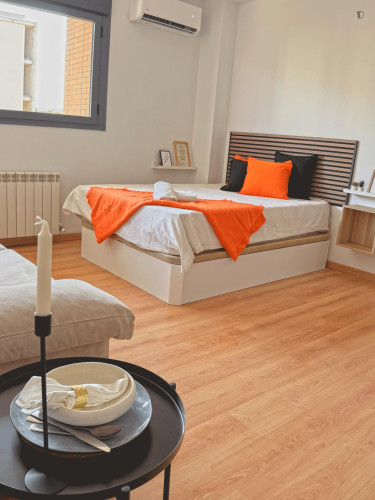 Spacious double bedroom well connected to the city center - Gallery - 8