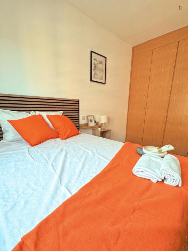 Cozy double bedroom well connected to the city center