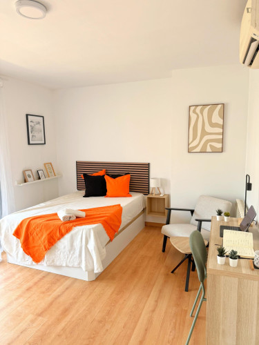 Wonderful double bedroom with balcony well connected to the city center
