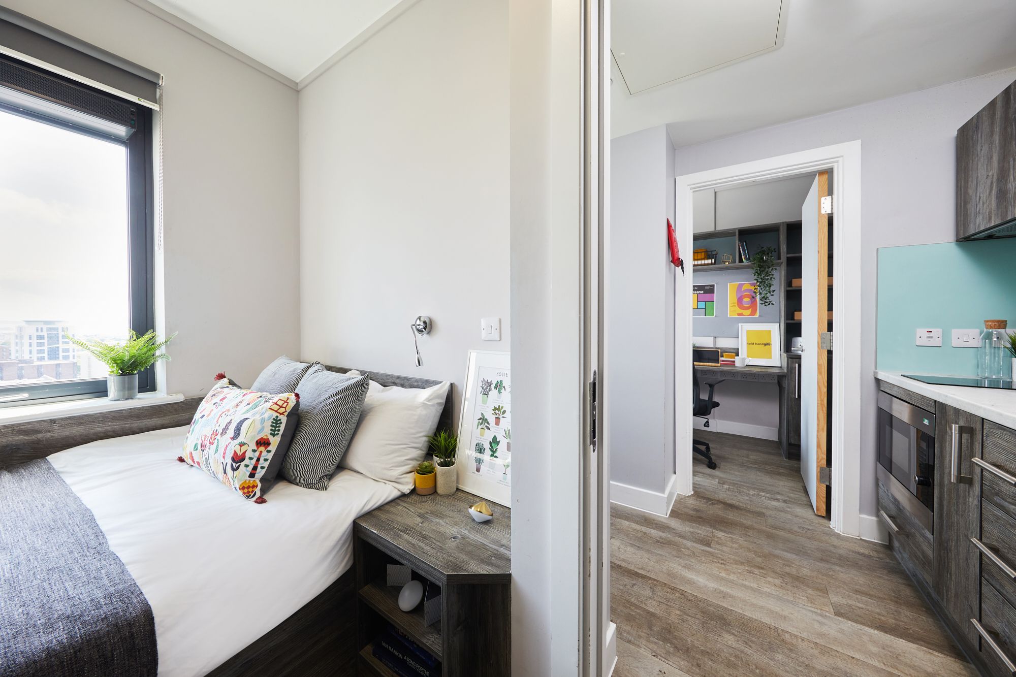 2-Bed Apartment Plus - Crown Place Portsmouth - Gallery - 1