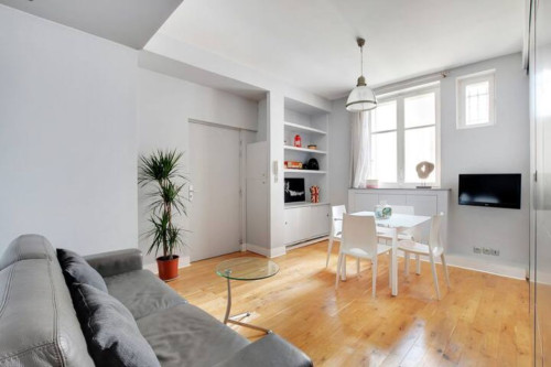 Elegant Modern One-Bedroom Apartment – Rue du Colisée