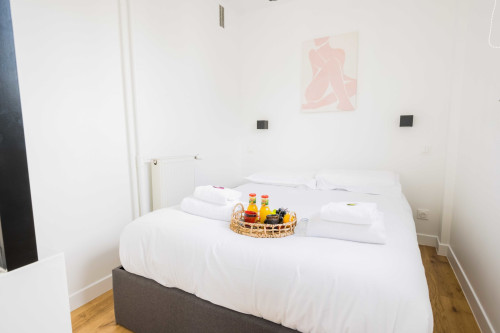 Stylish and Bright 1-Bedroom Apartment with Balcony - Just a 5-Minute Stroll from the Champs de Mars!