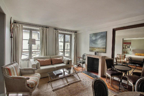 Elegant 3-Room Furnished Apartment - 80m² - Hôtel de Ville