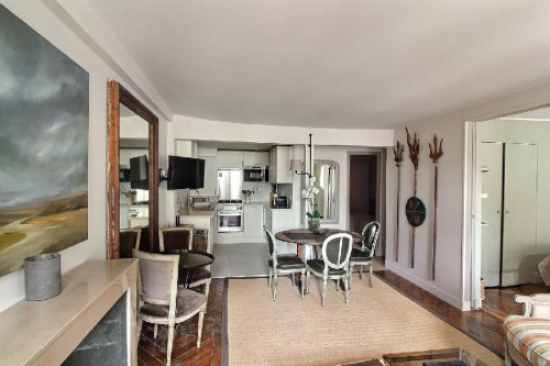 Elegant 3-Room Furnished Apartment - 80m² - Hôtel de Ville