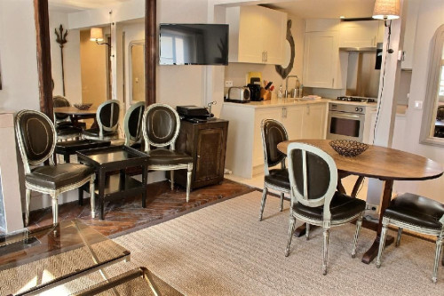 Elegant 3-Room Furnished Apartment - 80m² - Hôtel de Ville
