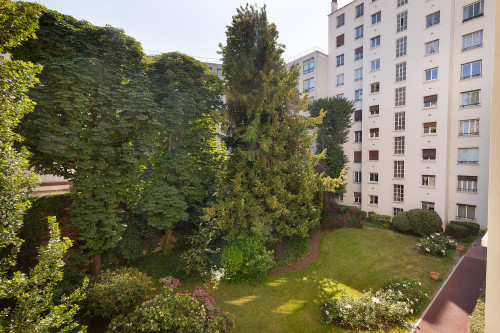 3 bedrooms, balcony and office in Auteuil
