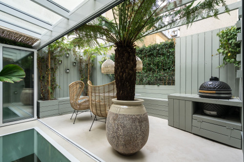Cute & charming triplex in Paris