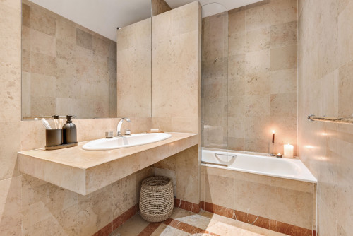 2 bedrooms in Hôtel de Ville