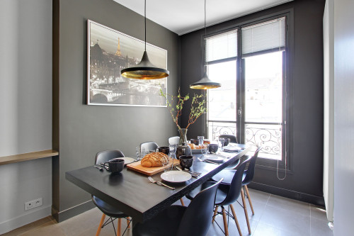 Wonderful flat in in a classic Parisian building