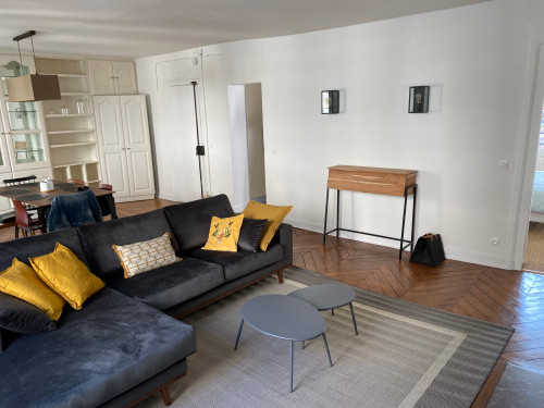 Paris 9th - furnished 2 bedrooms apartment - central and bright
