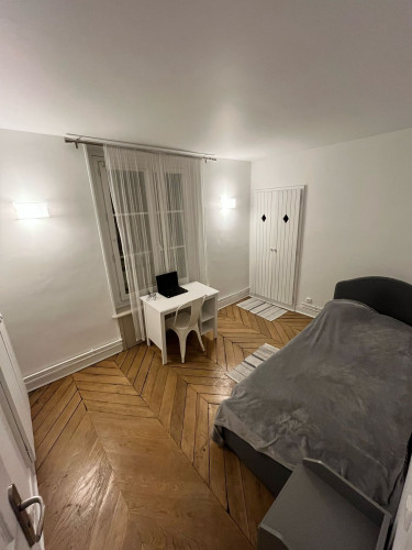 Paris 9th - furnished 2 bedrooms apartment - central and bright