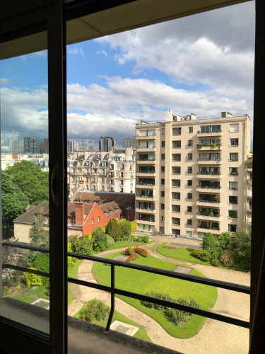 Sunny 2-bedroom and 1-living-room apartment - large terraces in sought-after Auteuil district