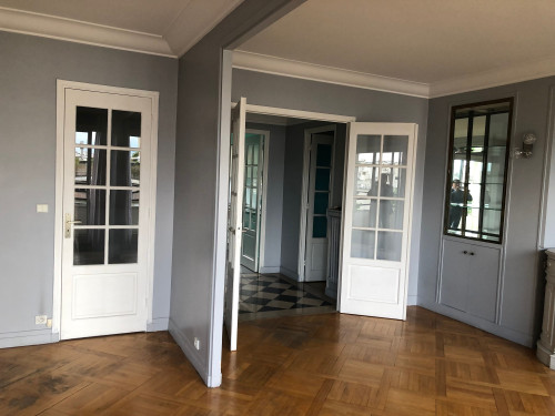 Sunny 2-bedroom and 1-living-room apartment - large terraces in sought-after Auteuil district