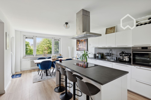 Stunning 4-Room Apartment in Hamburg-Rahlstedt: Perfect for Families