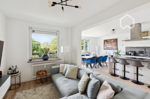 Stunning 4-Room Apartment in Hamburg-Rahlstedt: Perfect for Families