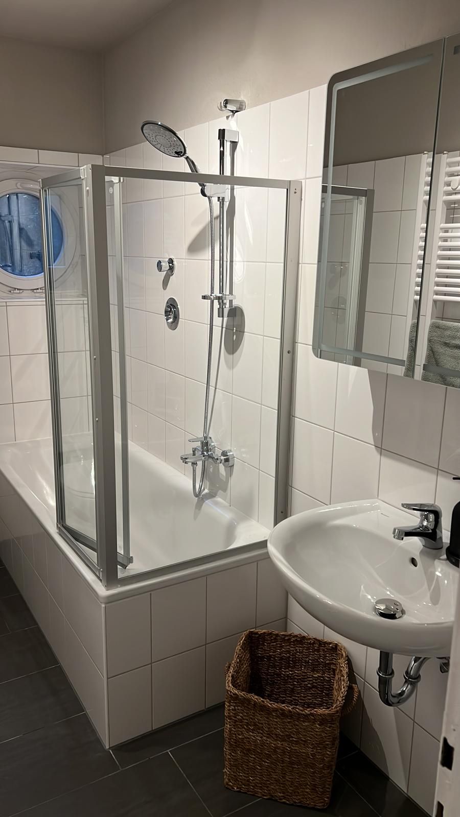  Modern Möblierte Wohnung In Uni-Nähe  -  Modern möblierte Wohnung in Uni-Nähe  - Gallery -  2