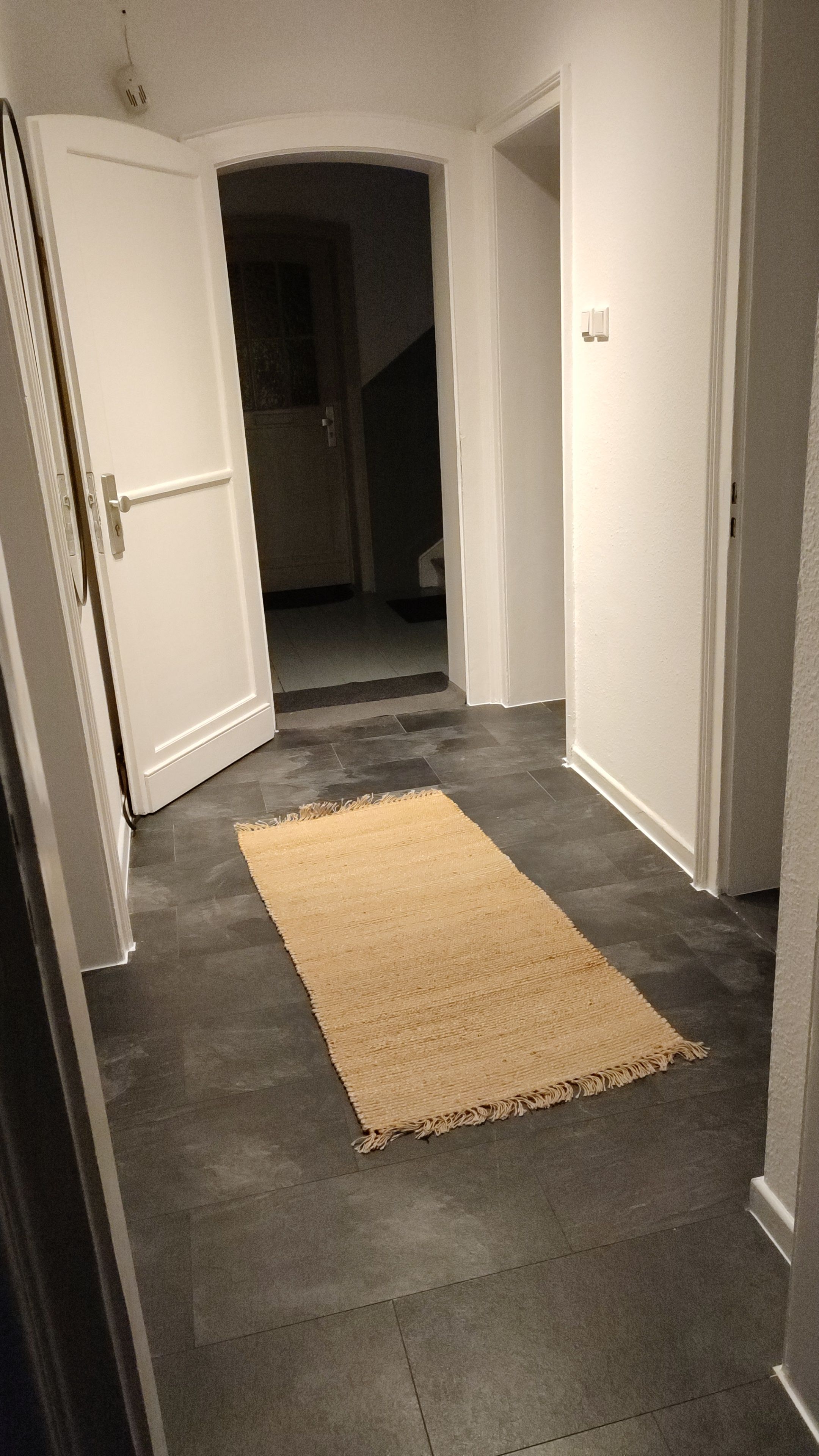  Modern Möblierte Wohnung In Uni-Nähe  -  Modern möblierte Wohnung in Uni-Nähe  - Gallery -  1