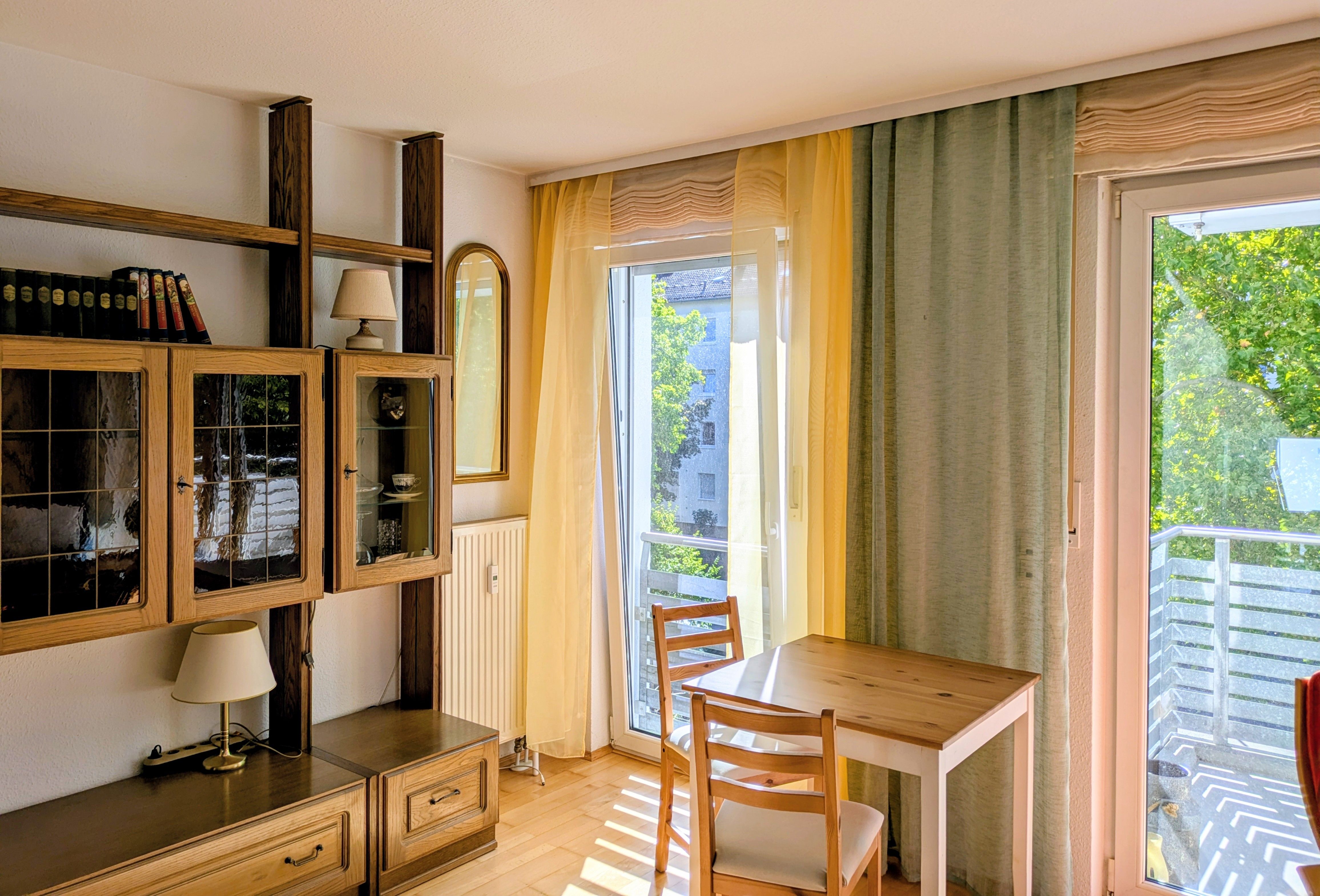 Old-School Meets Modern - Homy Feel And Practical Apartment 5 Minutes Walk From University - 9