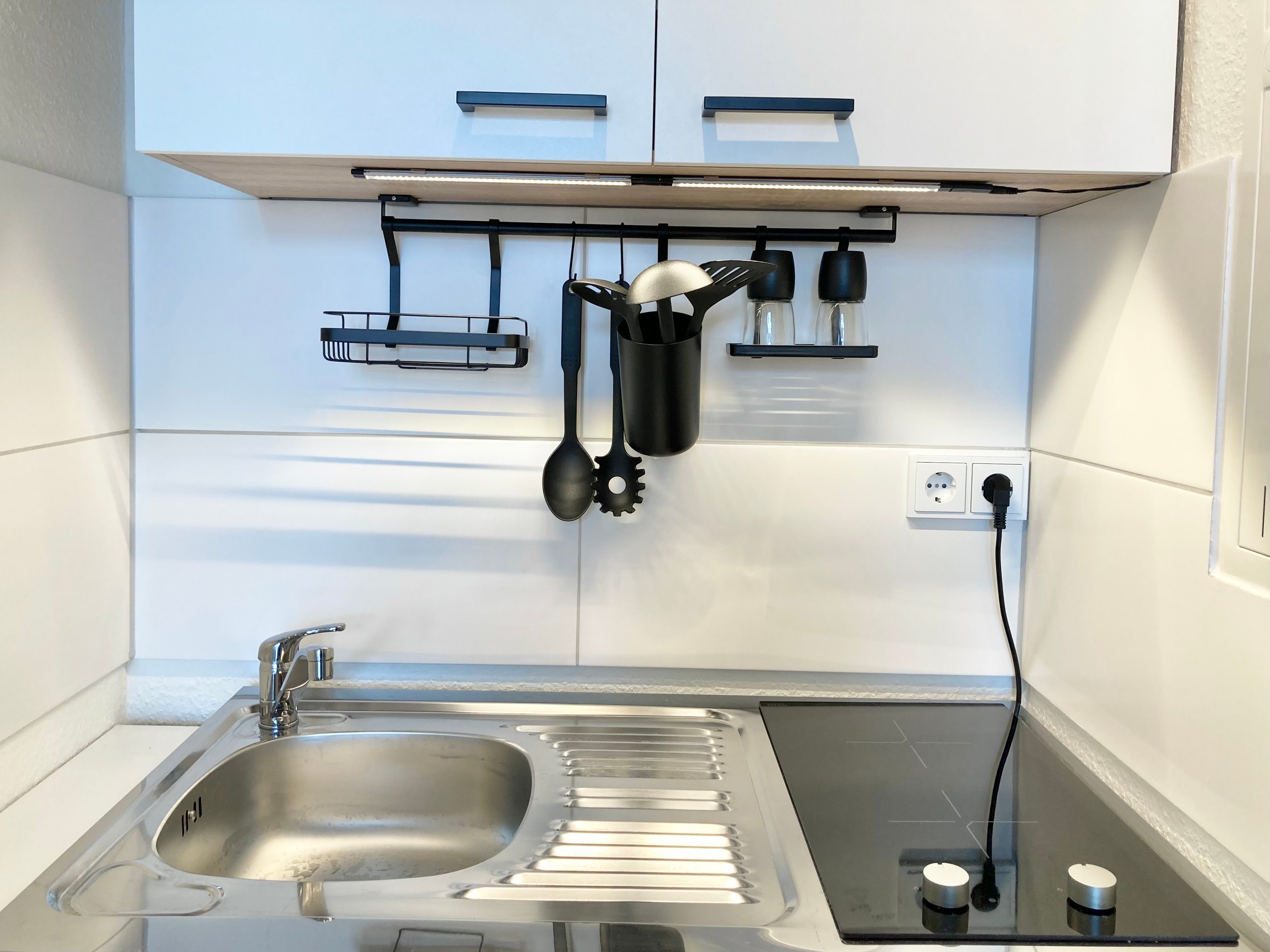 Modern Studio | Private Entrance | Parking Included - 11