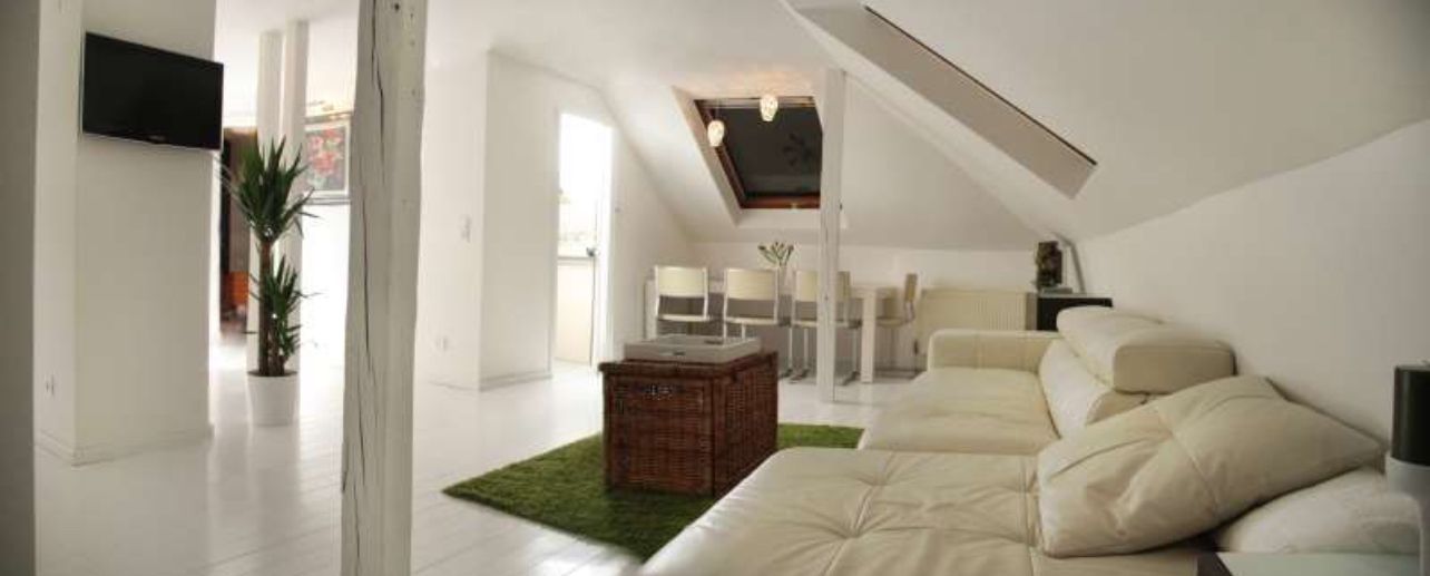 Cozy Loft In The Heart Of Town - 11