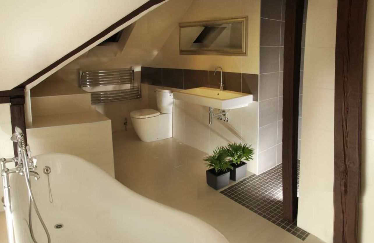 Cozy Loft In The Heart Of Town - 12