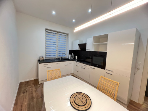 Furnished 2-Room Apartment, U1 Subway & Direct Highway Access (Muggenhof)
