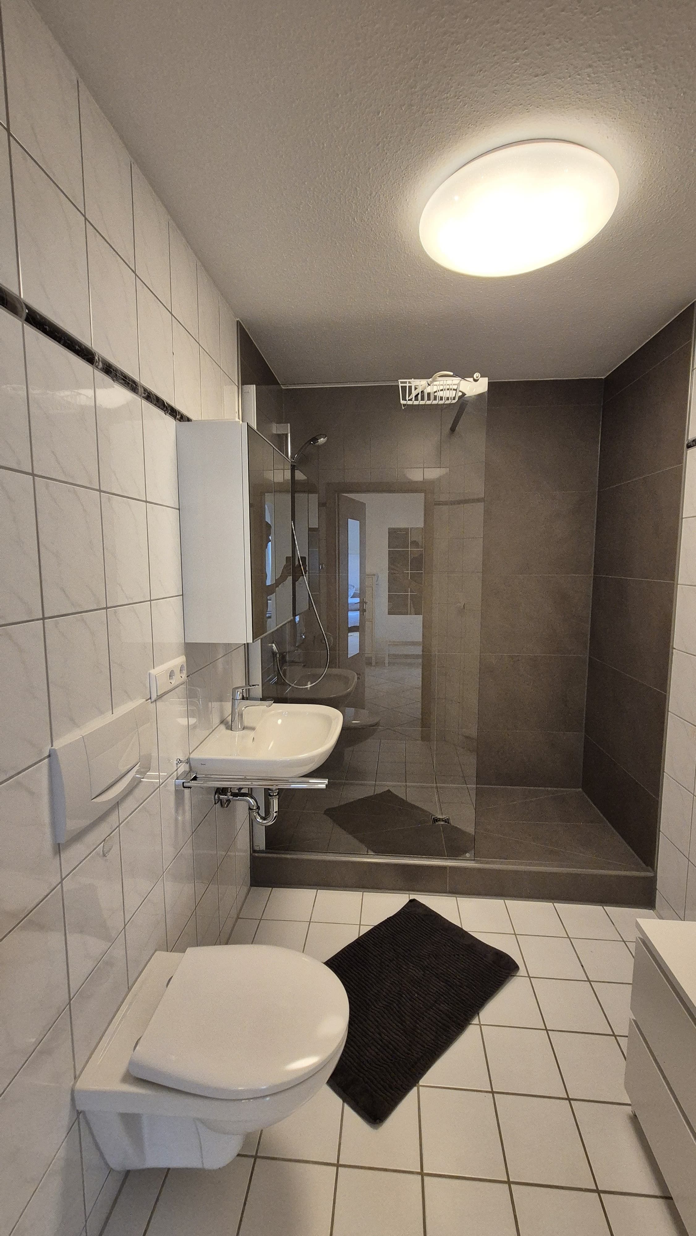 Cozy, Modern 2 Room Apartment - 6