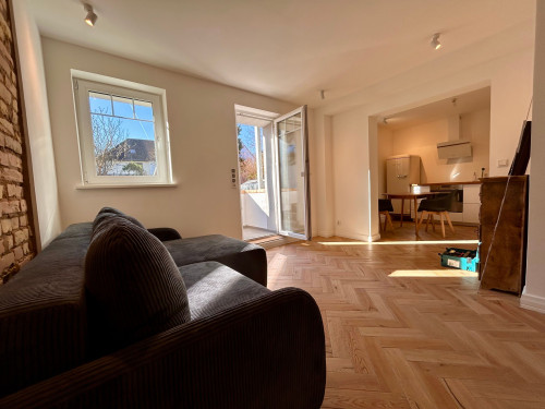 Stylishly Renovated Apartment with Garden