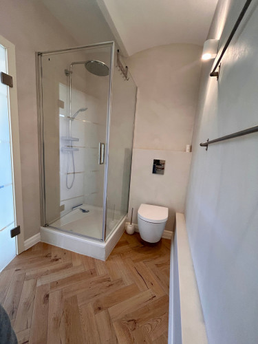 Stylishly Renovated Apartment with Garden