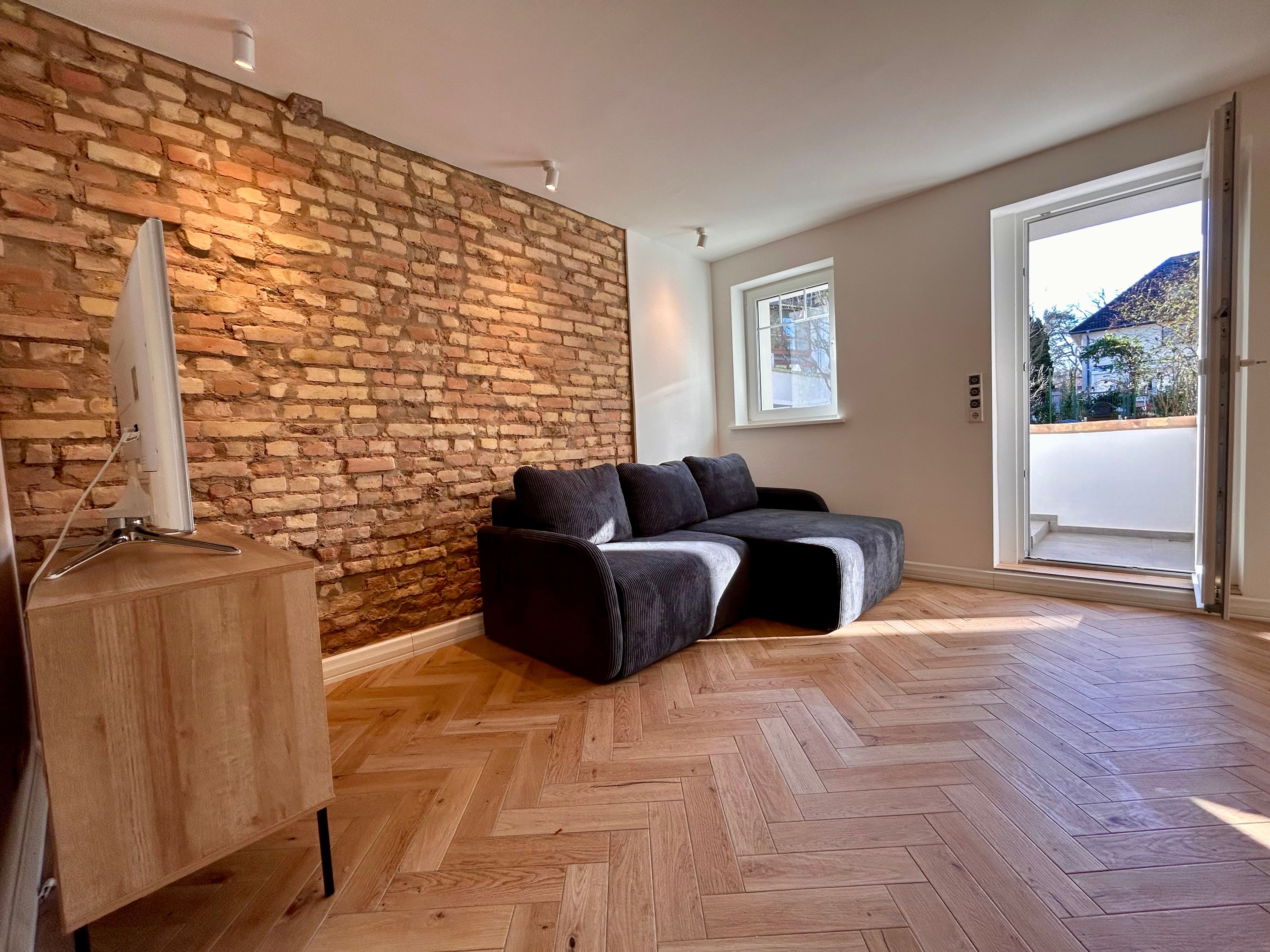  Stylishly Renovated Apartment With Garden  -  Stylishly Renovated Apartment with Garden  - Gallery -  1