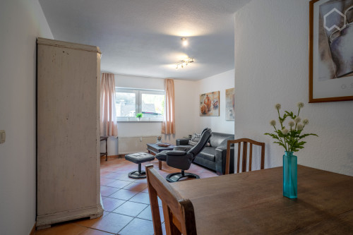 Pretty, quiet home - great view!