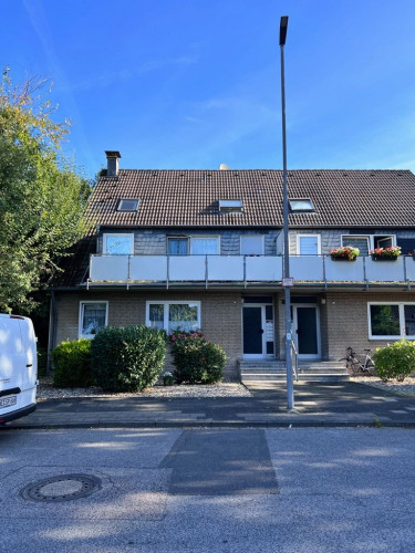 helles und modernes Apartment mit Balkon und Blick ins Grüne
