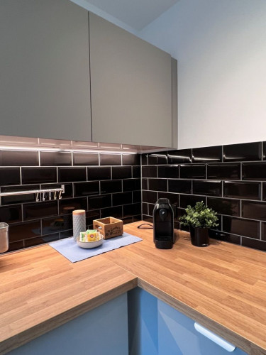 helles und modernes Apartment mit Balkon und Blick ins Grüne