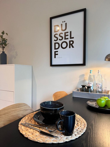 helles und modernes Apartment mit Balkon und Blick ins Grüne