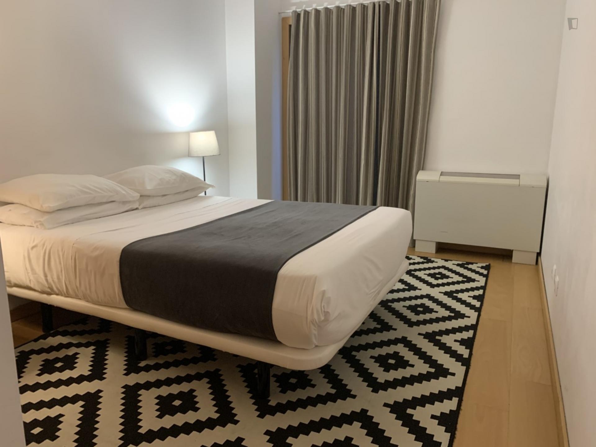 Great Looking 2-Bedroom Apartment In Parque Das Nações - 1