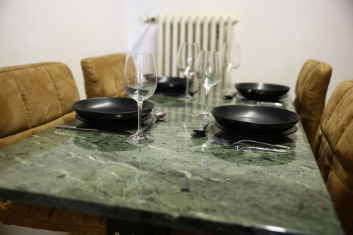 10 Min Old Town | Cinema! Kitchen! Wallbox!