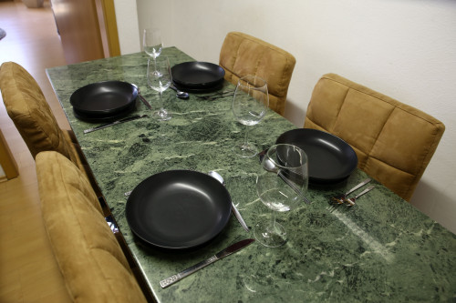 10 Min Old Town | Cinema! Kitchen! Wallbox!