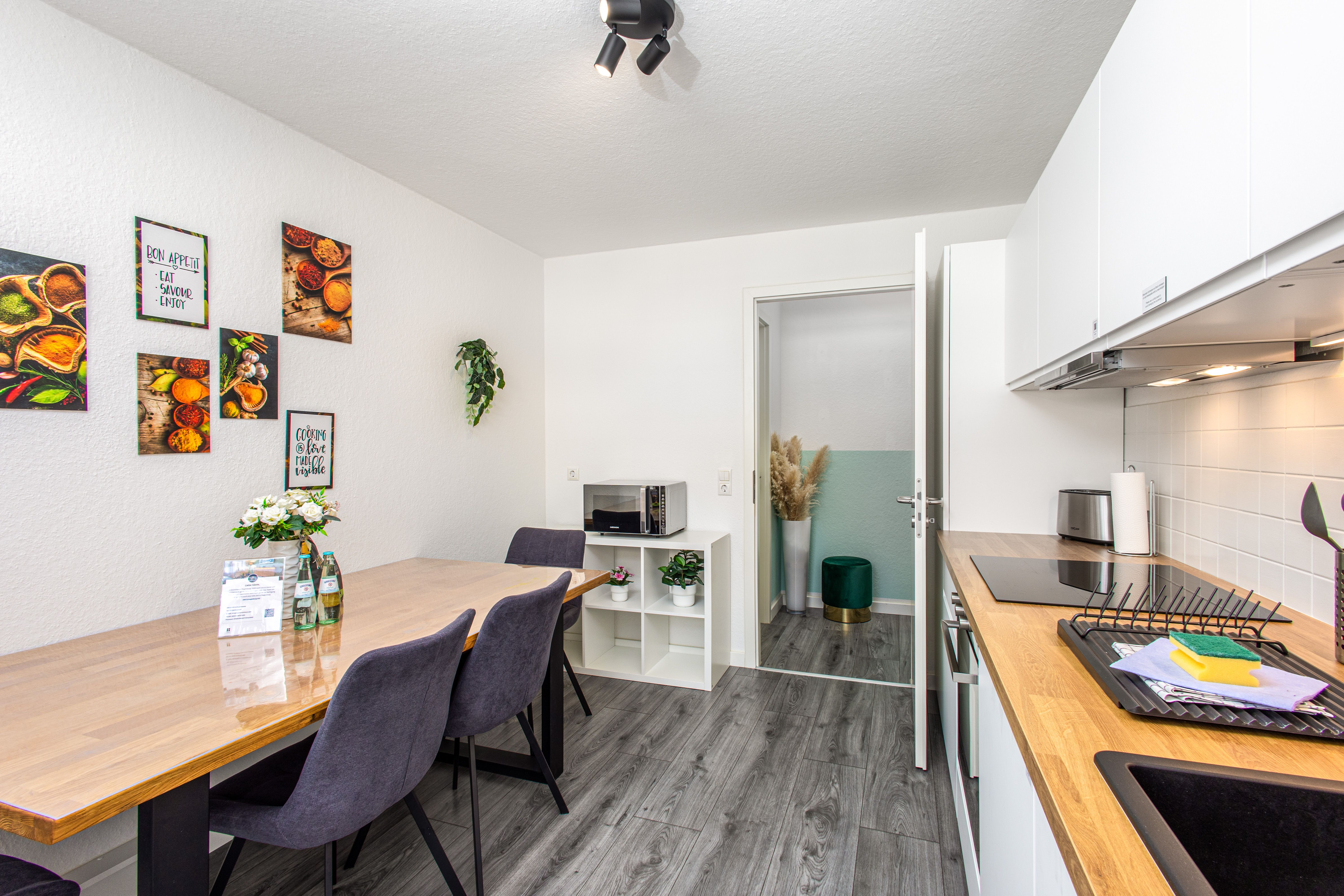 BROCKHEUS Apartments: Luxury Vista Apartment - Kitchen - WiFi - Smart TV - 4