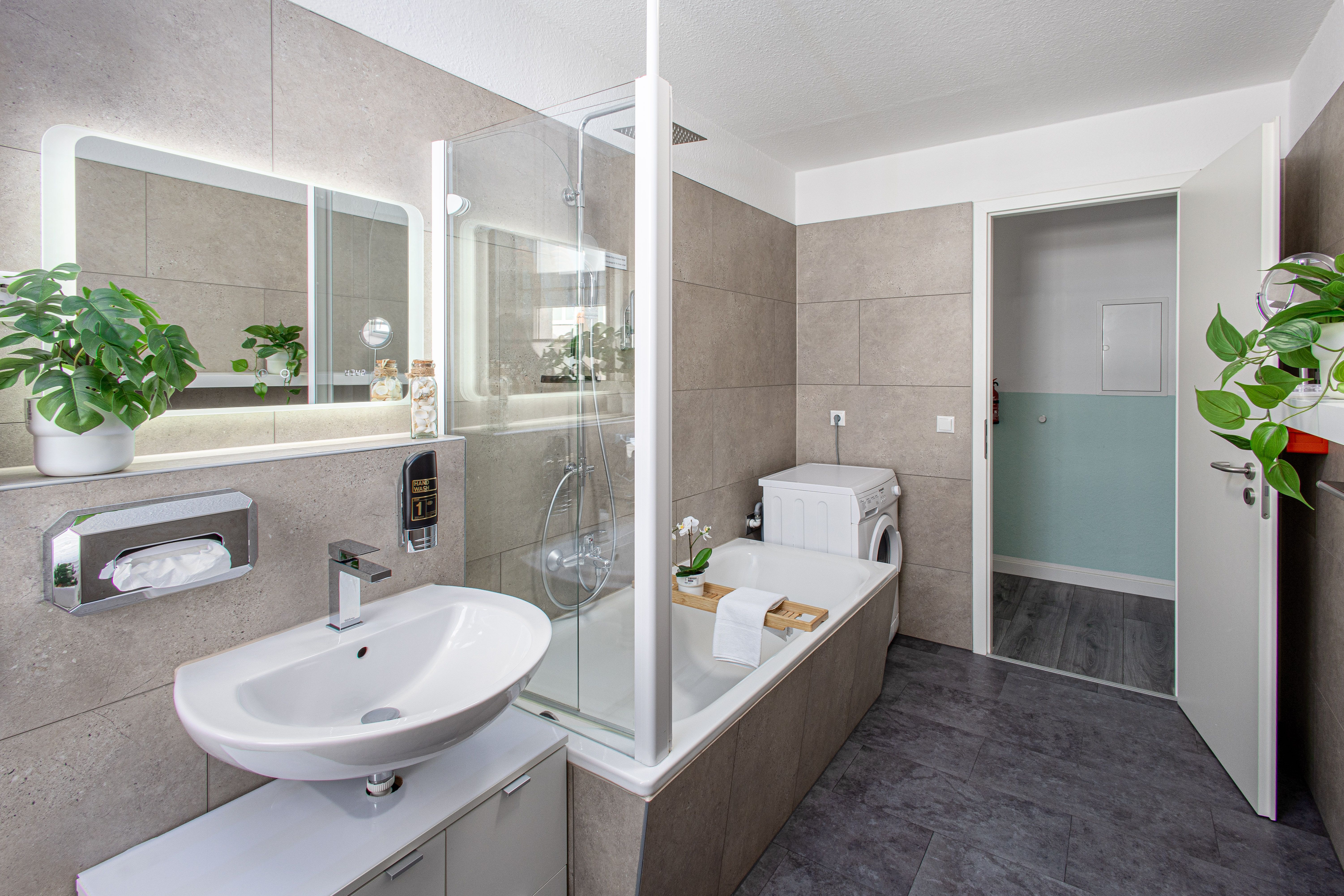 BROCKHEUS Apartments: Luxury Vista Apartment - Kitchen - WiFi - Smart TV - 7