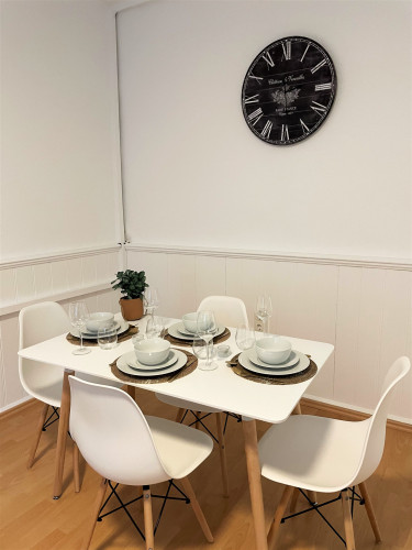 Cozy, historic gatekeeper’s apartment in the city center