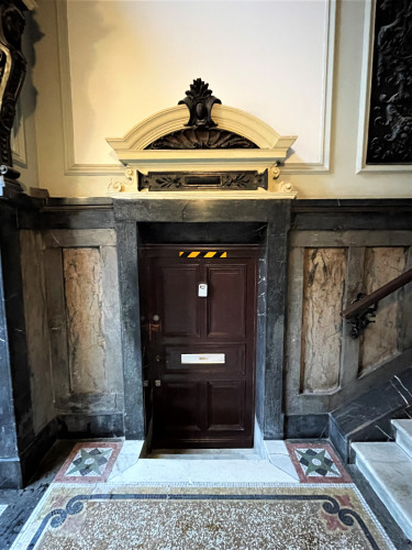 Cozy, historic gatekeeper’s apartment in the city center