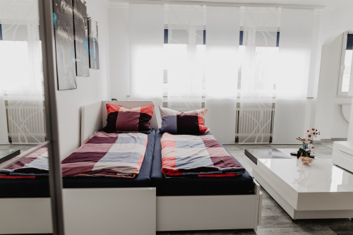 Lovely modern apartment near city