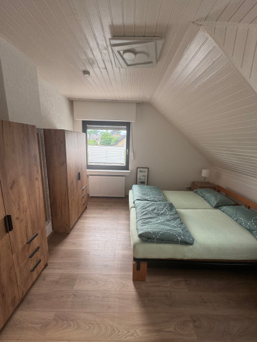 Bright, Furnished 3-Room Apartment on the upper Floor of a Multifamily House in Kaarst