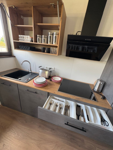 Bright, Furnished 3-Room Apartment on the upper Floor of a Multifamily House in Kaarst