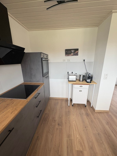 Bright, Furnished 3-Room Apartment on the upper Floor of a Multifamily House in Kaarst