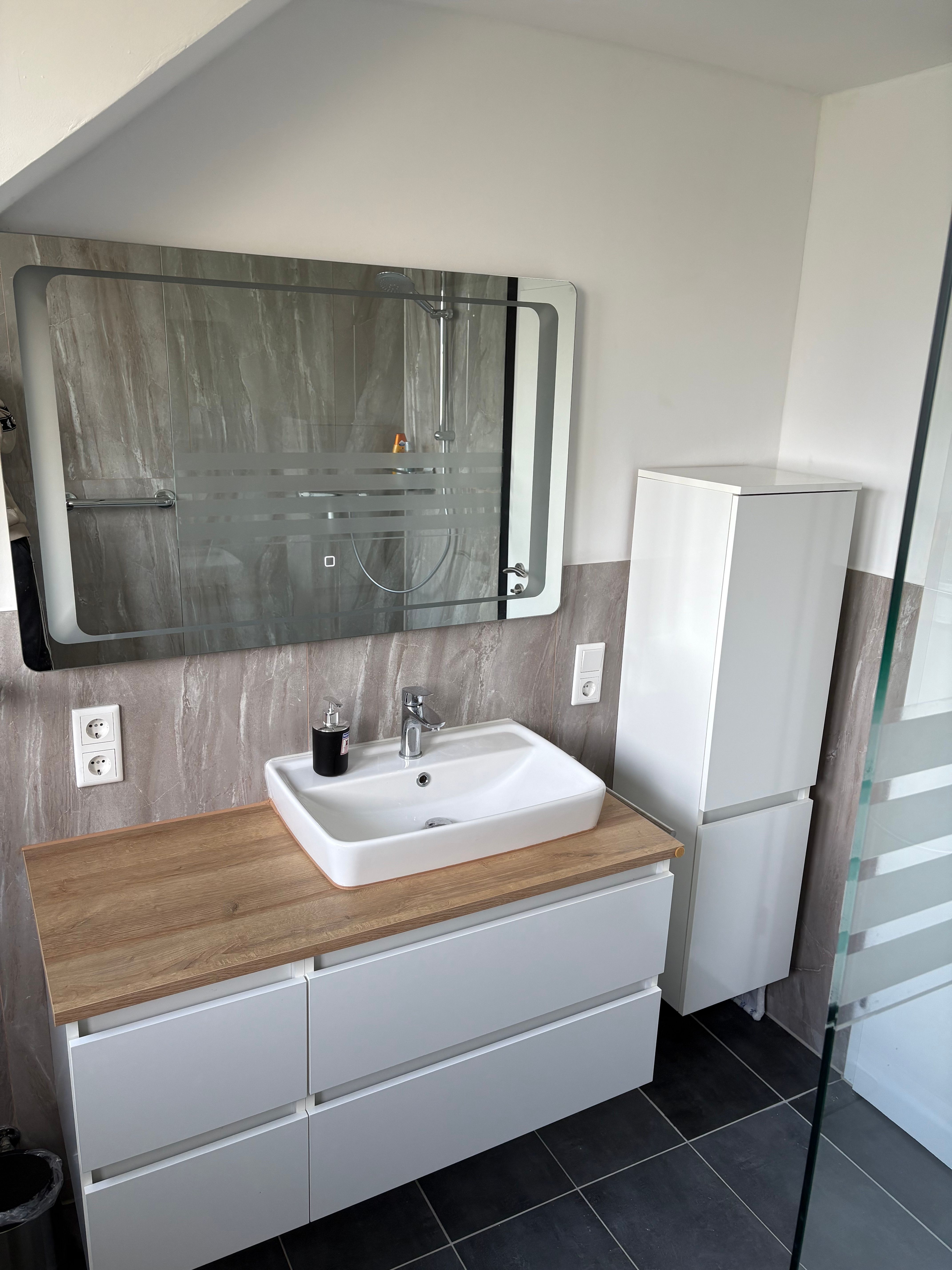 Bright, Furnished 3-Room Apartment On The Upper Floor Of A Multifamily House In Kaarst - 13
