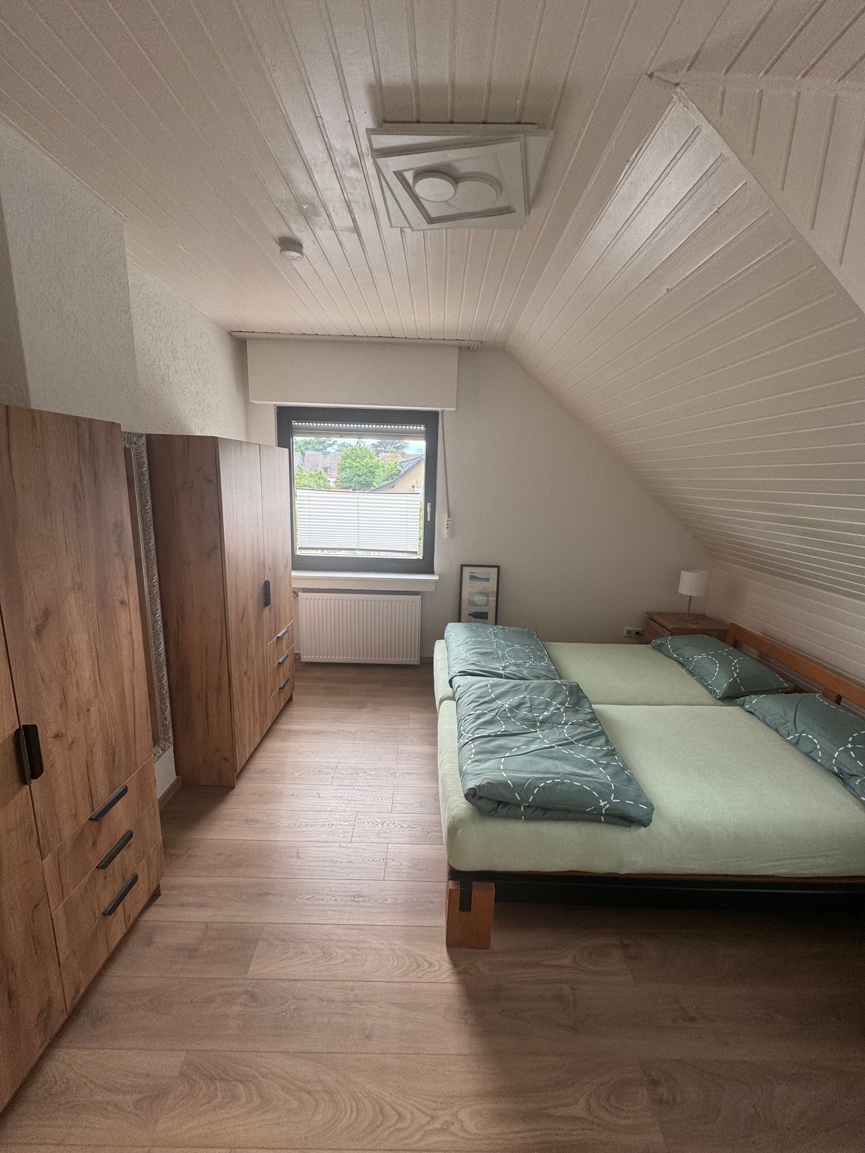 Bright, Furnished 3-Room Apartment On The Upper Floor Of A Multifamily House In Kaarst - 10