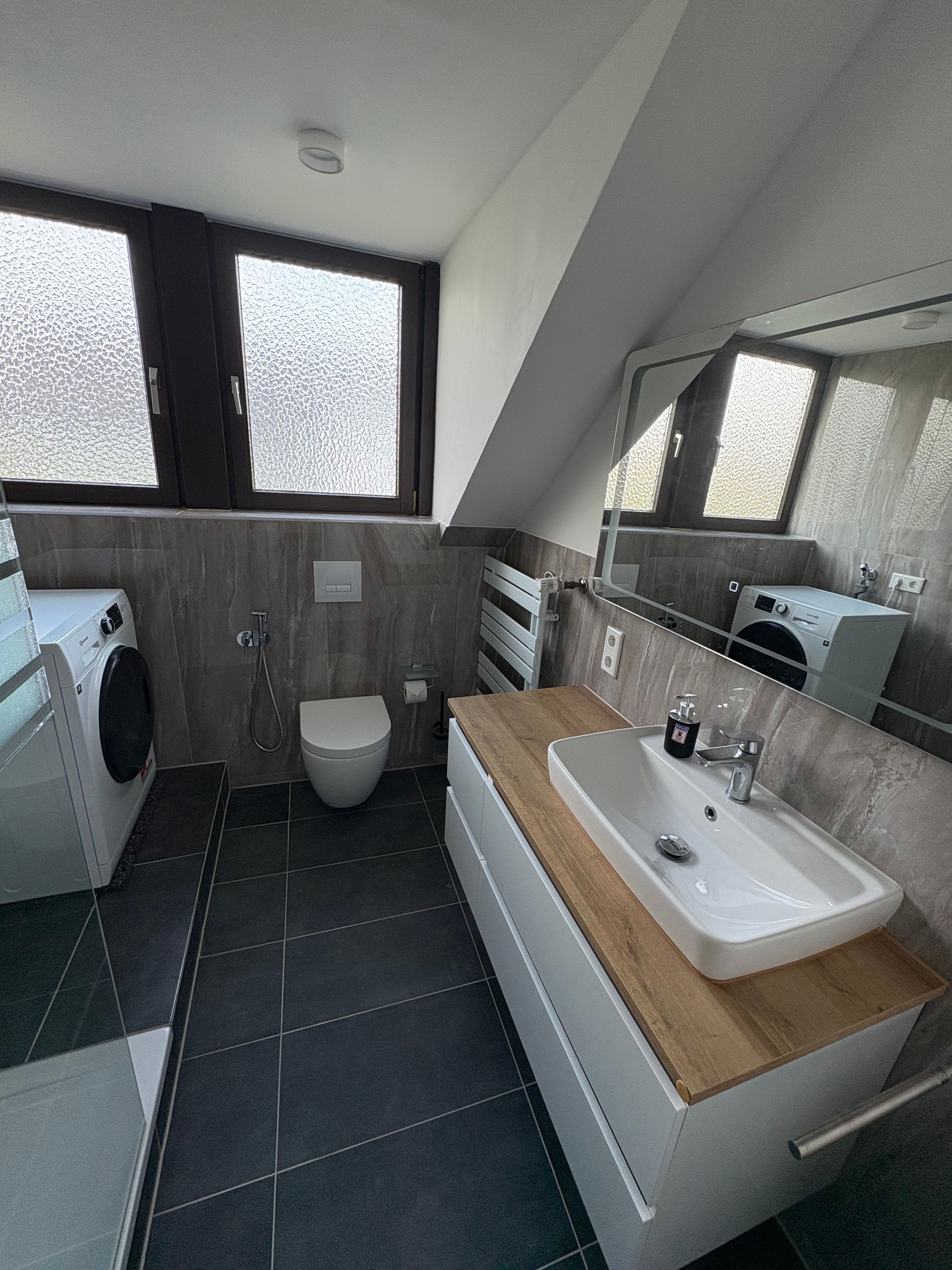 Bright, Furnished 3-Room Apartment On The Upper Floor Of A Multifamily House In Kaarst - 12